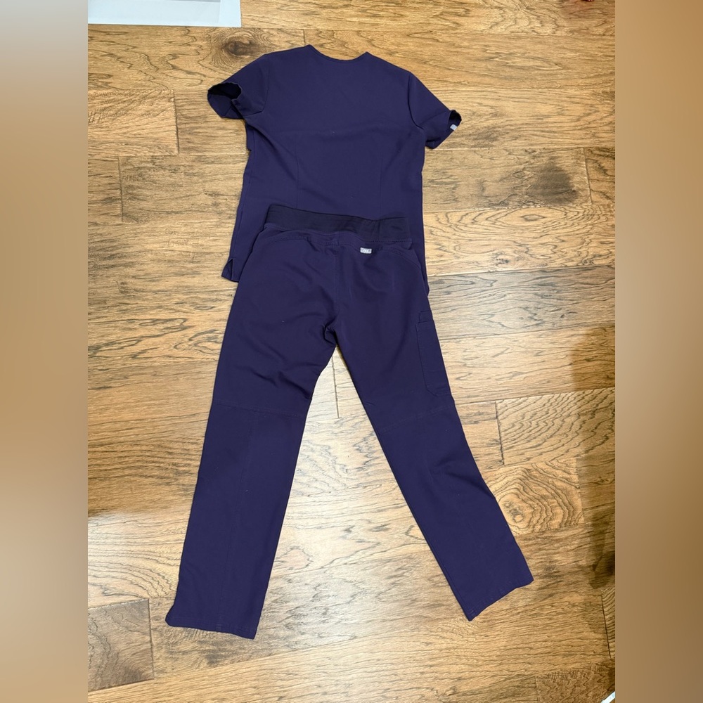 Figs purple scrub set